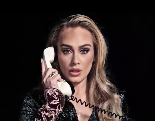 Adele lần đầu lên sóng truyền hình sau màn giảm cân khiến thế giới chấn động: Visual đã xuất sắc, body còn choáng hơn! - Ảnh 3. Adele lần đầu lên sóng truyền hình sau màn giảm cân khiến thế giới chấn động: Visual đã xuất sắc, body còn choáng hơn! - Ảnh 3.