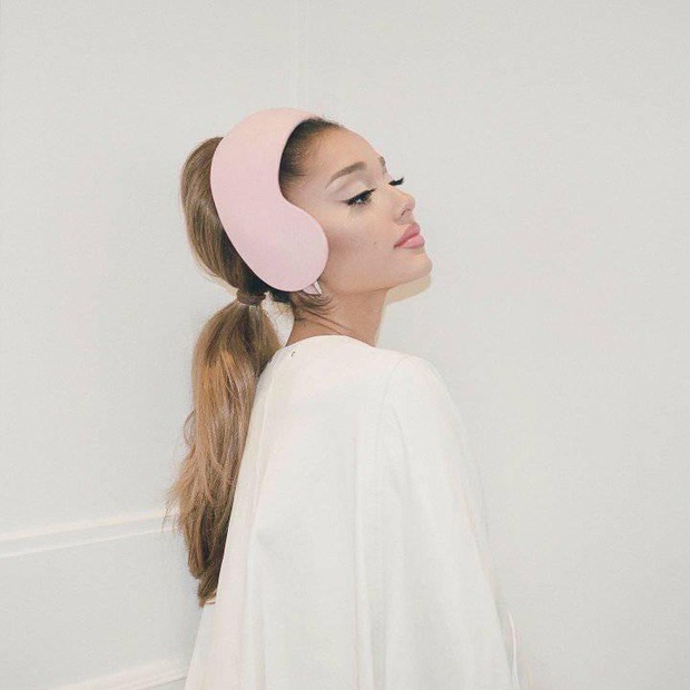 Ariana Grande công bố tracklist album positions, số phận ca khúc kết hợp với BTS được hé lộ, có cả ca khúc tên... 69? - Ảnh 3. Ariana Grande công bố tracklist album positions, số phận ca khúc kết hợp với BTS được hé lộ, có cả ca khúc tên... 69? - Ảnh 3.