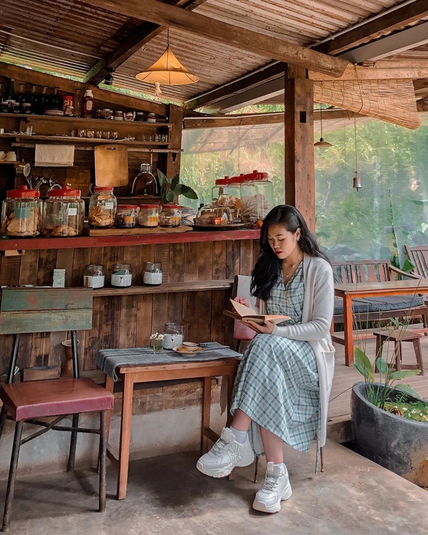 Da Lat has 4 extremely rare "chill spread" style cafes: Isolated in the middle of the pine forest, every corner of the virtual life is beautiful - Photo 7.