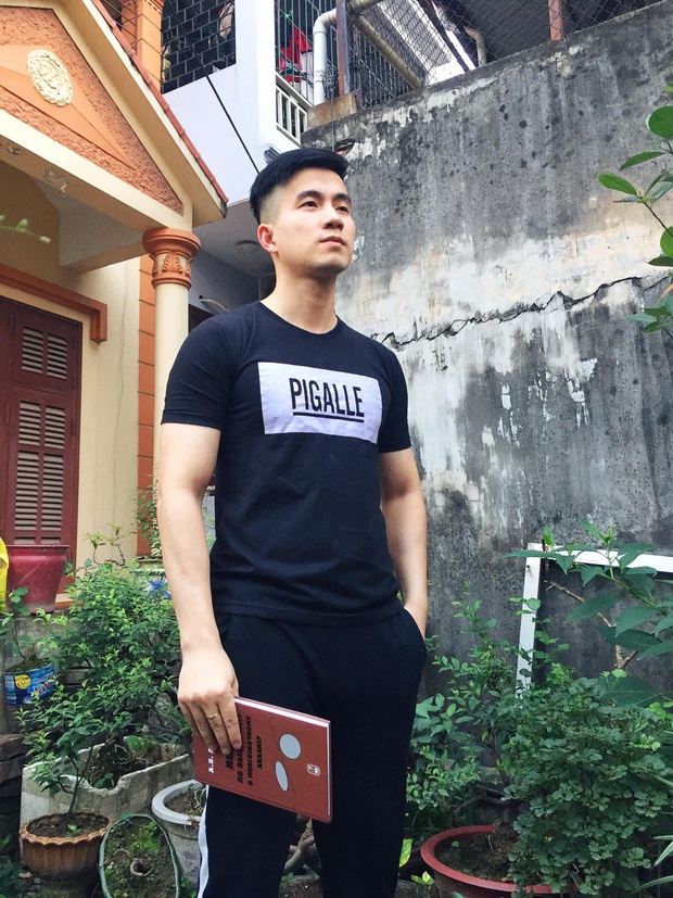 Xuất hiện qua loạt ảnh chụp lén của sinh viên, thầy giáo soái ca nổi rần rần MXH, dân tình thi nhau xung phong xin slot học chung - Ảnh 6.