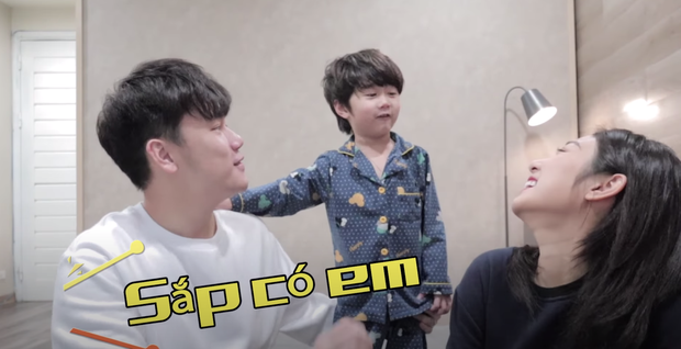 Trang Lou có bầu, Xoài háo hức vì được lên chức anh đến nỗi đem khoe cho cả trường dù bố mẹ còn định giấu - Ảnh 2.