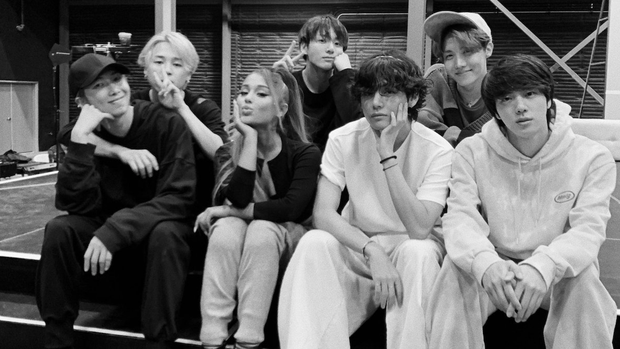 Ariana Grande công bố tracklist album positions, số phận ca khúc kết hợp với BTS được hé lộ, có cả ca khúc tên... 69? - Ảnh 2. Ariana Grande công bố tracklist album positions, số phận ca khúc kết hợp với BTS được hé lộ, có cả ca khúc tên... 69? - Ảnh 2.