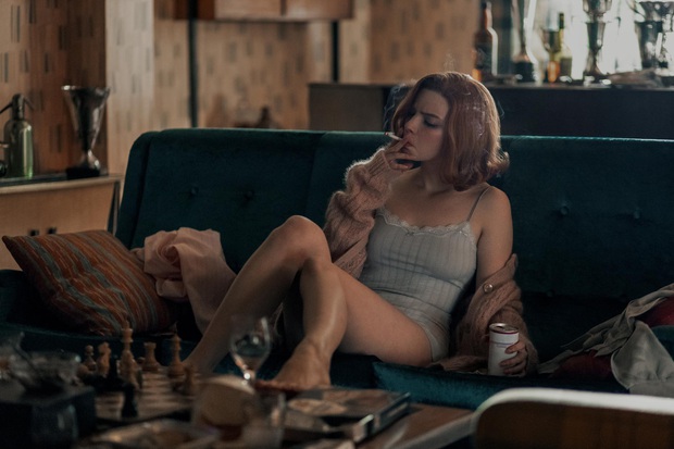 Gambit Hậu: Phim về cờ vua mà đẹp ngang ngửa Emily Ở Paris, mỹ nhân X-Men hóa thần đồng hư hỏng đỉnh thấy mê - Ảnh 6.