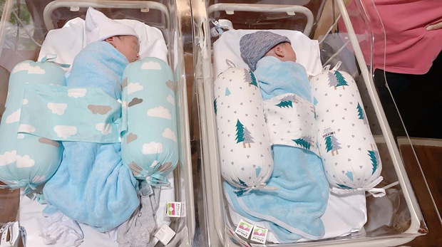 Dương Khắc Linh hé lộ diện mạo 2 quý tử song sinh, Sara Lưu lộ diện tươi tắn hậu sinh nở! - Ảnh 3.