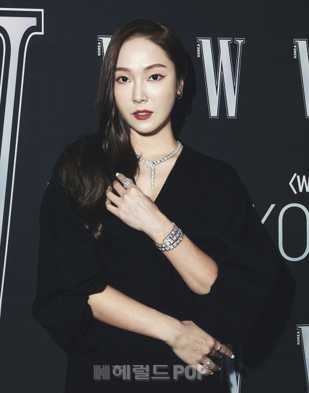 Gần nửa Kbiz đổ bộ sự kiện khủng: Park Min Young mặt cứng đờ, Jessica bị chê dừ chát, mỹ nhân Red Velvet đọ sắc bên Park Shin Hye - Ảnh 3.