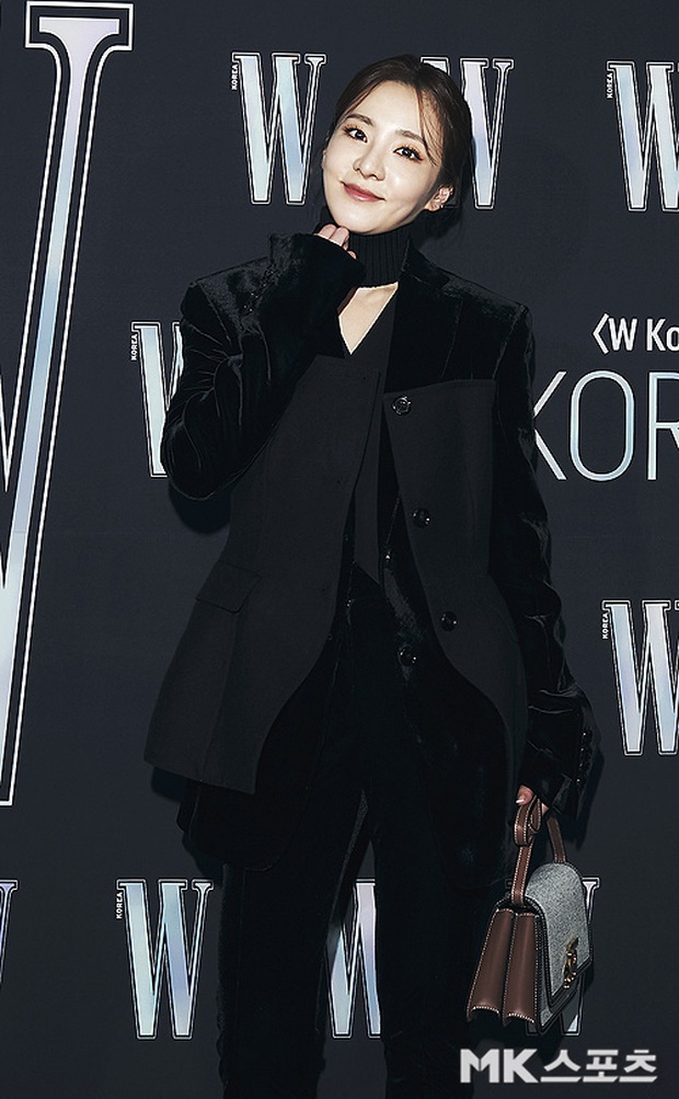 Gần nửa Kbiz đổ bộ sự kiện khủng: Park Min Young mặt cứng đờ, Jessica bị chê dừ chát, mỹ nhân Red Velvet đọ sắc bên Park Shin Hye - Ảnh 10.