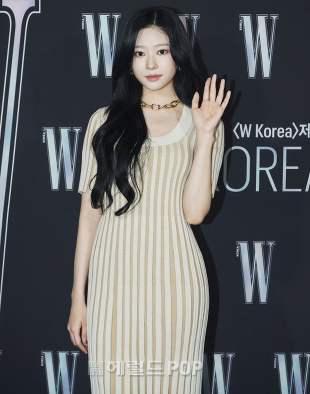 Gần nửa Kbiz đổ bộ sự kiện khủng: Park Min Young mặt cứng đờ, Jessica bị chê dừ chát, mỹ nhân Red Velvet đọ sắc bên Park Shin Hye - Ảnh 16.