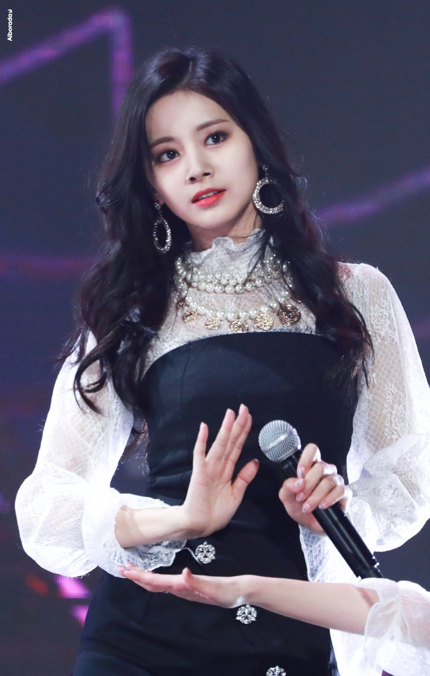 4 nữ thần Kpop đã đẹp còn miễn nhiễm với phốt thái độ: Yoona, Tzuyu nổi tiếng là có lý do, Sana thế nào mà bao sao nam mê mẩn? - Ảnh 7.