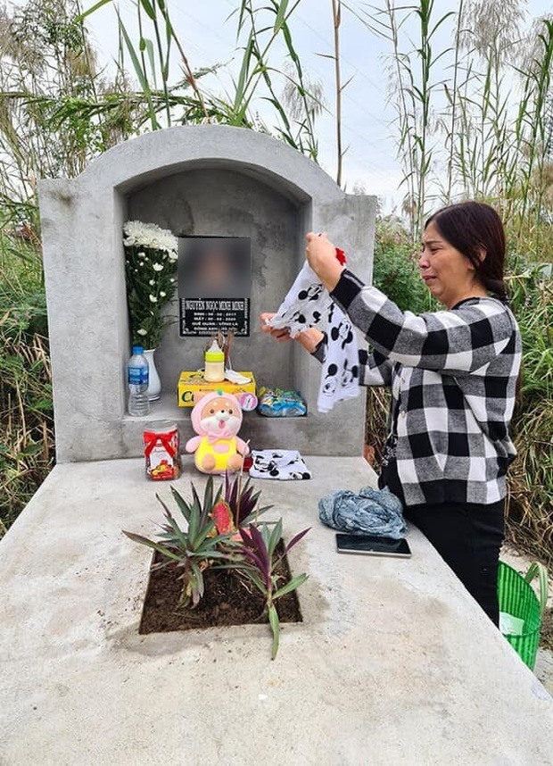 Hà Nội: Mẹ đẻ và gã cha dượng đánh chết con 3 tuổi chuẩn bị hầu tòa, bà ngoại yêu cầu pháp luật xử kịch khung - Ảnh 2.