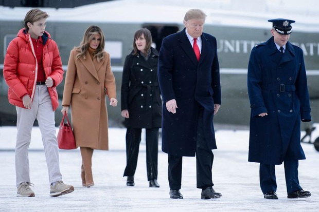Loạt ảnh chiều cao khủng của “Hoàng tử Nhà Trắng” Barron Trump biến các bạn mình thành người tí hon, chỉ đi bộ đã nhanh bằng bạn chạy - Ảnh 4.