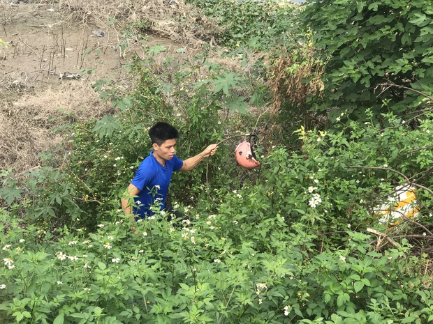 Hàng trăm người dân, công an và thân nhân đang lội sông tìm kiếm nữ sinh Học viện Ngân hàng: “Đoạn đường nữ sinh mất dấu vết đã 3 hôm không có điện” - Ảnh 17.