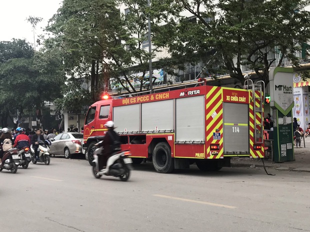 Hà Nội: Cháy lớn tại khu chung cư HH Linh Đàm, hàng nghìn người hoảng sợ bỏ chạy - Ảnh 3.
