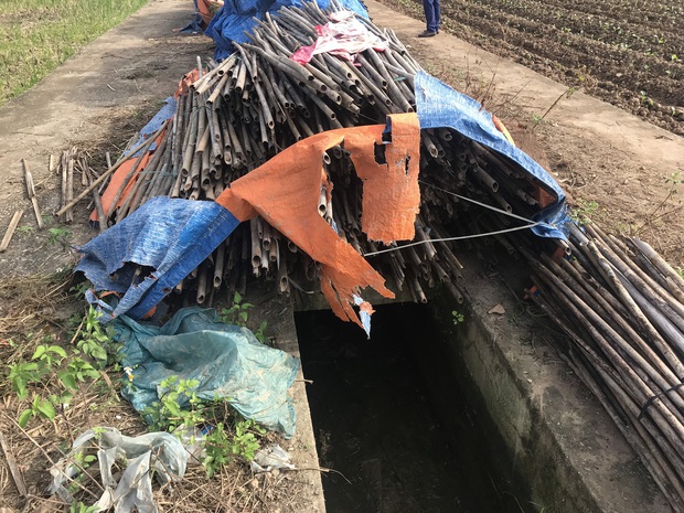 Hàng trăm người dân, công an và thân nhân đang lội sông tìm kiếm nữ sinh Học viện Ngân hàng: “Đoạn đường nữ sinh mất dấu vết đã 3 hôm không có điện” - Ảnh 4.