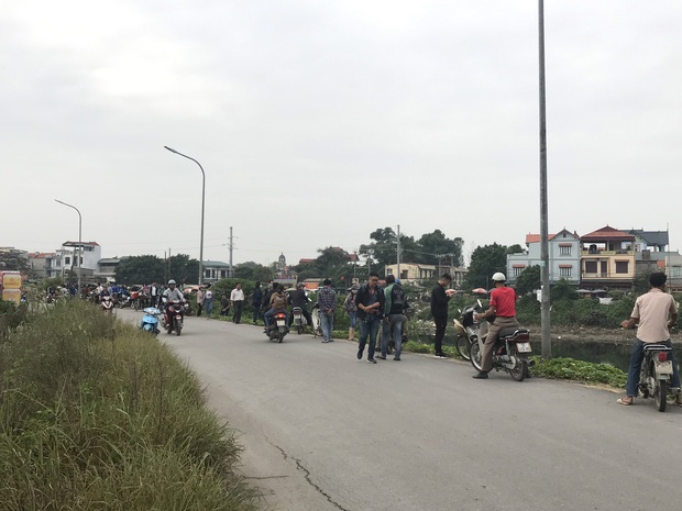 Hàng trăm người dân, công an và thân nhân đang lội sông tìm kiếm nữ sinh Học viện Ngân hàng: “Đoạn đường nữ sinh mất dấu vết đã 3 hôm không có điện” - Ảnh 7.