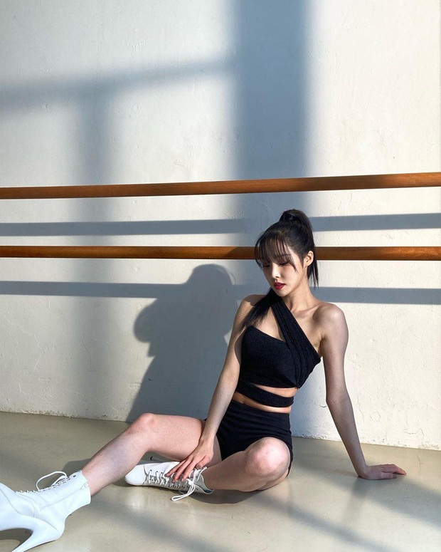 Xuất hiện thánh body mới của Kpop: Hóa ra cùng công ty với BTS, đôi chân khó tin đọ cả với Lisa (BLACKPINK) - Wonyoung - Ảnh 5.
