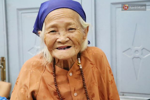 Hàng trăm người trú tránh trong ngôi nhà chung để ứng phó với bão số 9: Dù vất vả nhưng ấm áp đến lạ - Ảnh 5.