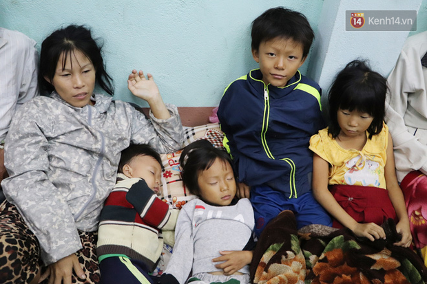 Hàng trăm người trú tránh trong ngôi nhà chung để ứng phó với bão số 9: Dù vất vả nhưng ấm áp đến lạ - Ảnh 10.