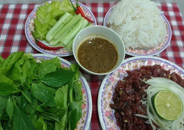 Bất ngờ trước cách người ta làm ra đĩa rau siêu kỳ công cho bàn tiệc đám cưới, dân miền Tây nhìn phát biết ngay món gì - Ảnh 6. Bất ngờ trước cách người ta làm ra đĩa rau siêu kỳ công cho bàn tiệc đám cưới, dân miền Tây nhìn phát biết ngay món gì - Ảnh 6.