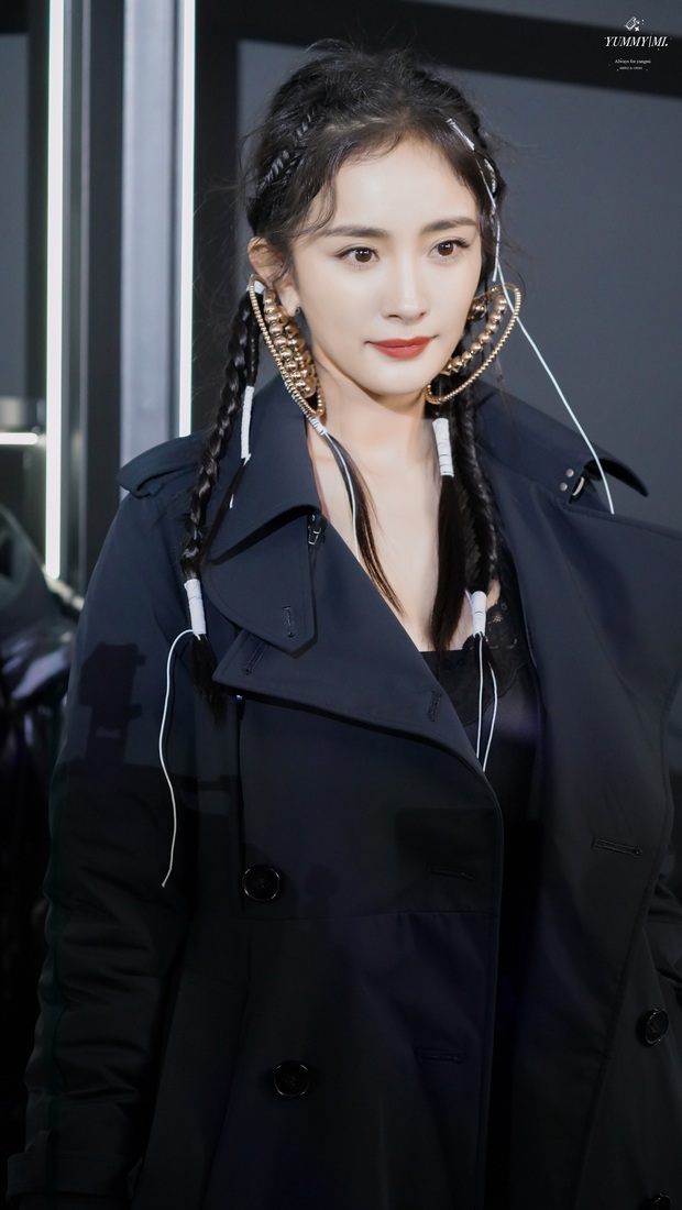 Nữ thần nhan sắc Dương Mịch chặt chém dàn khách mời với visual cực chất, kéo tới ảnh chụp trong sự kiện còn ấn tượng hơn - Ảnh 8. Nữ thần nhan sắc Dương Mịch chặt chém dàn khách mời với visual cực chất, kéo tới ảnh chụp trong sự kiện còn ấn tượng hơn - Ảnh 8.