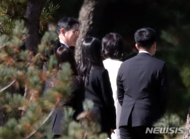 Lễ tang đưa tiễn chủ tịch Samsung về nơi an nghỉ cuối cùng: Gia quyến thất thần, chồng cũ cựu Á hậu Hàn Quốc cũng có mặt - Ảnh 16.