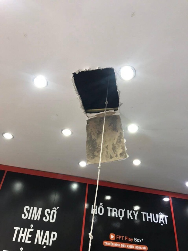 TP.HCM: Bắt siêu trộm đục trần,  đu dây vào cửa hàng FPT Shop lấy trộm 120 triệu đồng - Ảnh 3.