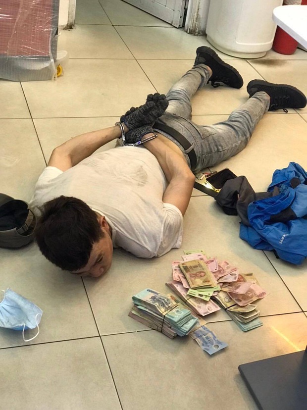 TP.HCM: Bắt siêu trộm đục trần,  đu dây vào cửa hàng FPT Shop lấy trộm 120 triệu đồng - Ảnh 1.