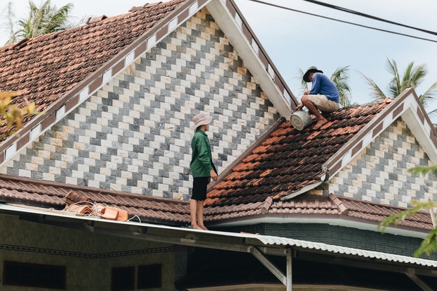 Người Bình Định lo lắng khi khắc phục hậu quả sau bão số 9: Nhà tốc mái hết rồi, chắc đợi qua cơn bão tiếp theo rồi tính - Ảnh 13.