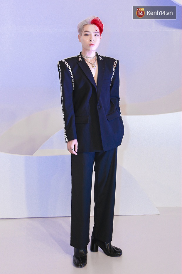 Linh Ka lần đầu diện váy xẻ ngực hun hút chặt đẹp các đàn chị, Quỳnh Anh Shyn - Đức Phúc đọ tóc dự show Chung Thanh Phong - Ảnh 3.