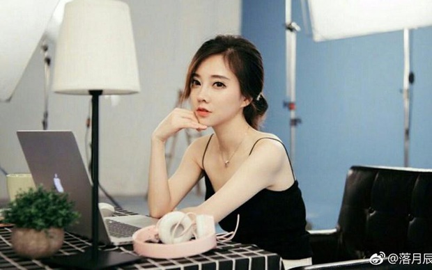 Lịch trình quá dày đặc, nữ streamer đa tài chỉ ngủ 3h mỗi ngày bất ngờ ngất xỉu ngay trên sóng truyền hình - Ảnh 1.