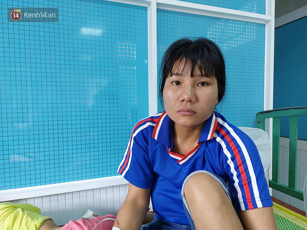 Nỗi đau thấu trời của người mẹ mất 3 con nhỏ trong vụ sạt lở núi ở Trà Leng: Làng mất, nhà sập, con cũng bị vùi trong đó rồi - Ảnh 1.