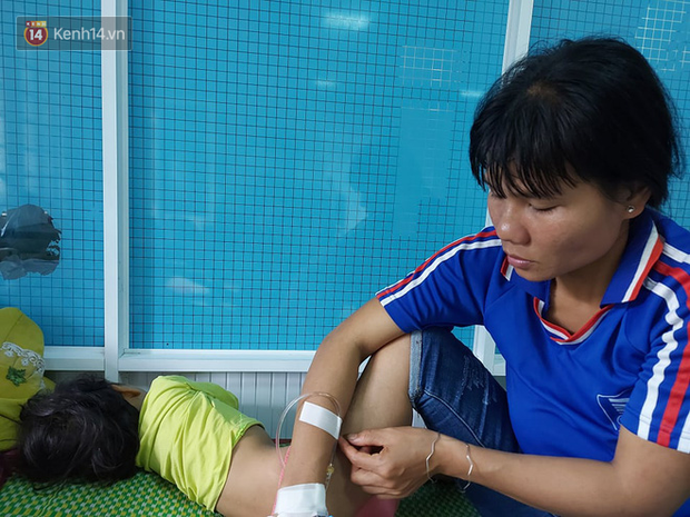 Nỗi đau thấu trời của người mẹ mất 3 con nhỏ trong vụ sạt lở núi ở Trà Leng: Làng mất, nhà sập, con cũng bị vùi trong đó rồi - Ảnh 6.