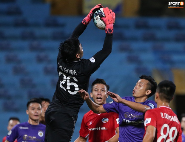 Quế Ngọc Hải nổi đoá, cùng Bùi Tiến Dũng mắng hội đồng cầu thủ Hà Nội FC - Ảnh 11.