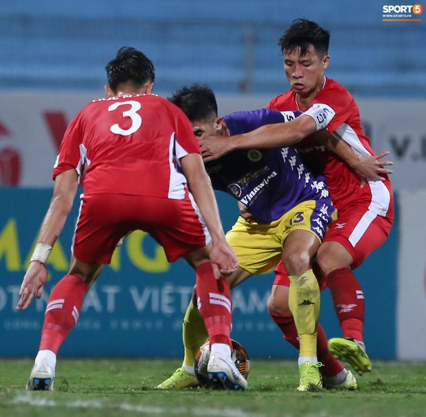 Quế Ngọc Hải nổi đoá, cùng Bùi Tiến Dũng mắng hội đồng cầu thủ Hà Nội FC - Ảnh 9.