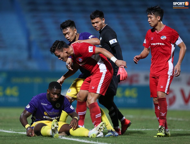 Quế Ngọc Hải nổi đoá, cùng Bùi Tiến Dũng mắng hội đồng cầu thủ Hà Nội FC - Ảnh 6.