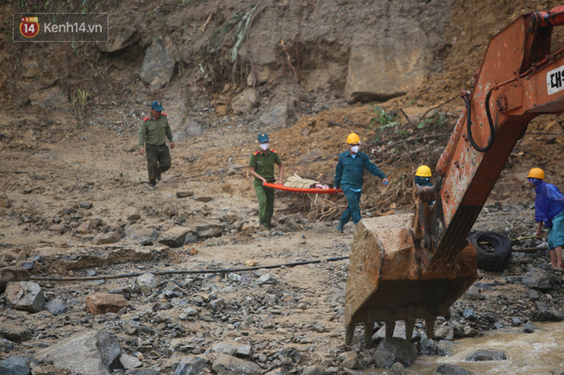 Nỗi đau thấu trời của người mẹ mất 3 con nhỏ trong vụ sạt lở núi ở Trà Leng: Làng mất, nhà sập, con cũng bị vùi trong đó rồi - Ảnh 3.