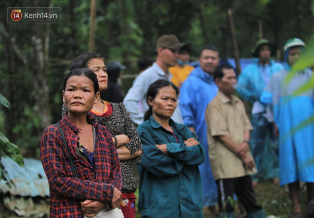 Nỗi đau thấu trời của người mẹ mất 3 con nhỏ trong vụ sạt lở núi ở Trà Leng: Làng mất, nhà sập, con cũng bị vùi trong đó rồi - Ảnh 4.