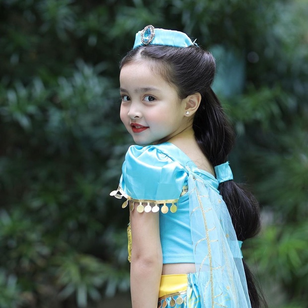 Netizens are crazy about the most beautiful girl in the Philippines dressing up for Halloween: Why is her visual so good at 4 years old?  - Photo 4.