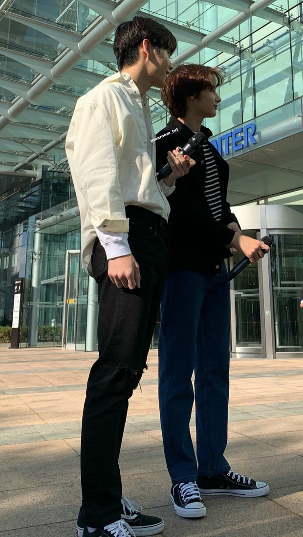 Nhóm nhạc em trai BTS gây sốt với tỷ lệ cơ thể cực đỉnh, toàn chân phái đúng nghĩa khiến dân mạng phát cuồng - Ảnh 8.