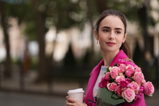 MXH Việt phát sốt cuối tuần vì Emily Ở Paris: Lily Collins xinh đáo để giữa lòng nước Pháp, nội dung lại là điểm trừ lớn nhất? - Ảnh 1.