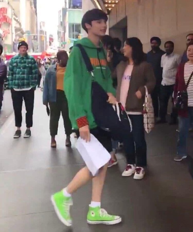 Nhóm nhạc em trai BTS gây sốt với tỷ lệ cơ thể cực đỉnh, toàn chân phái đúng nghĩa khiến dân mạng phát cuồng - Ảnh 11.