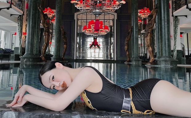 Con dâu ông trùm điện tử Sài Gòn khoe dáng cực gắt với bikini, sexy hết biết  - Ảnh 3.