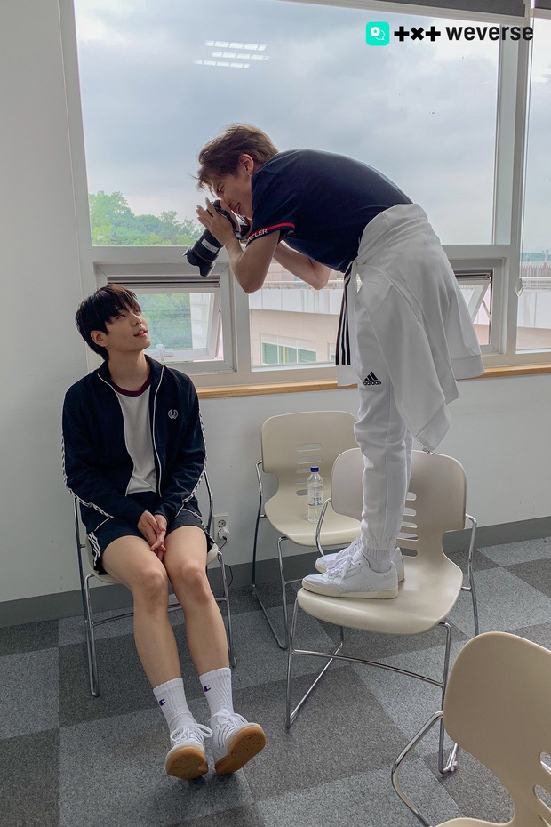 Nhóm nhạc em trai BTS gây sốt với tỷ lệ cơ thể cực đỉnh, toàn chân phái đúng nghĩa khiến dân mạng phát cuồng - Ảnh 12.