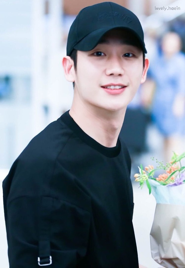 Jung Hae In - Tình màn ảnh đầu tiên của Jisoo (BLACKPINK): Cực phẩm visual, dính tin đồn hẹn hò từ Son Ye Jin đến Kim Go Eun - Ảnh 17.