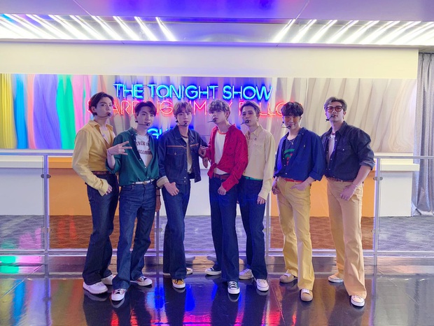 Xôn xao dòng chữ cảnh báo fan BTS không bóc sách, lấy card, nhà sách lên tiếng đính chính và đình chỉ công tác nhân viên tự ý viết thêm - Ảnh 4.