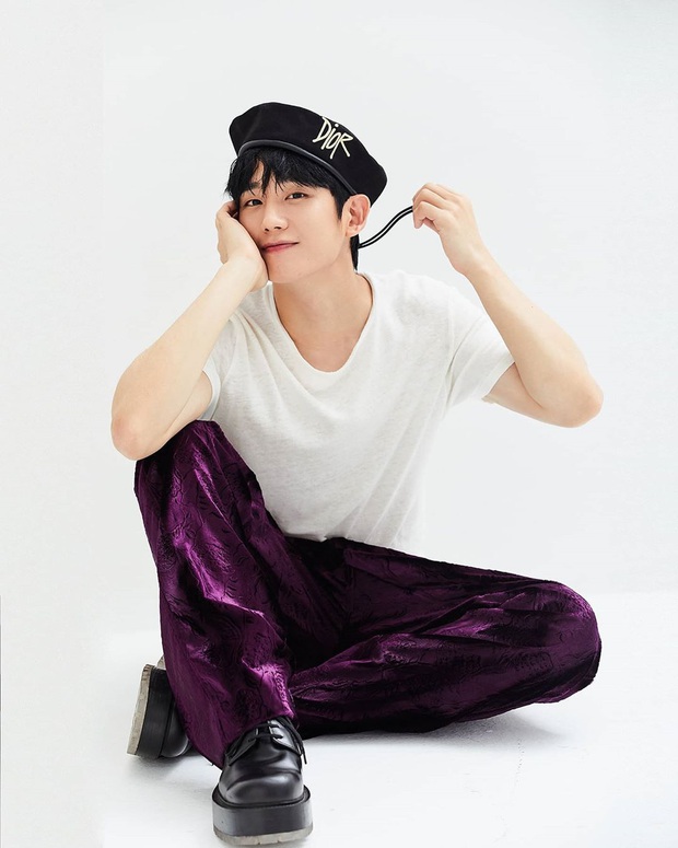 Jung Hae In - Tình màn ảnh đầu tiên của Jisoo (BLACKPINK): Cực phẩm visual, dính tin đồn hẹn hò từ Son Ye Jin đến Kim Go Eun - Ảnh 20.