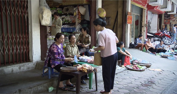 Mẹ chồng quốc dân NSND Lan Hương bị xóm giềng xanh lá vì con dâu ở Lửa Ấm tập 3 - Ảnh 5.