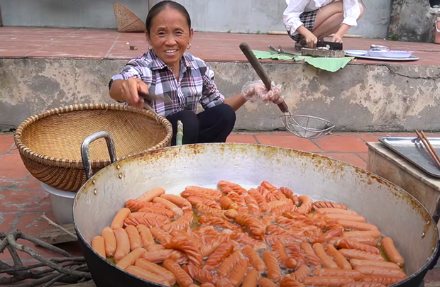 Giữa lùm xùm Hưng Vlog quay clip ăn trộm tiền, kênh Bà Tân Vlog bỗng có động thái rất “bình thản” - Ảnh 3.