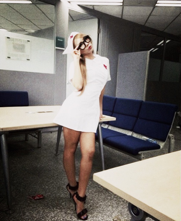 Jennie bị chỉ trích vì tình dục hóa y tá nhưng trước đó, cả loạt sao Kbiz từng diện kiểu đồ này mà còn táo bạo hơn nhiều - Ảnh 9.