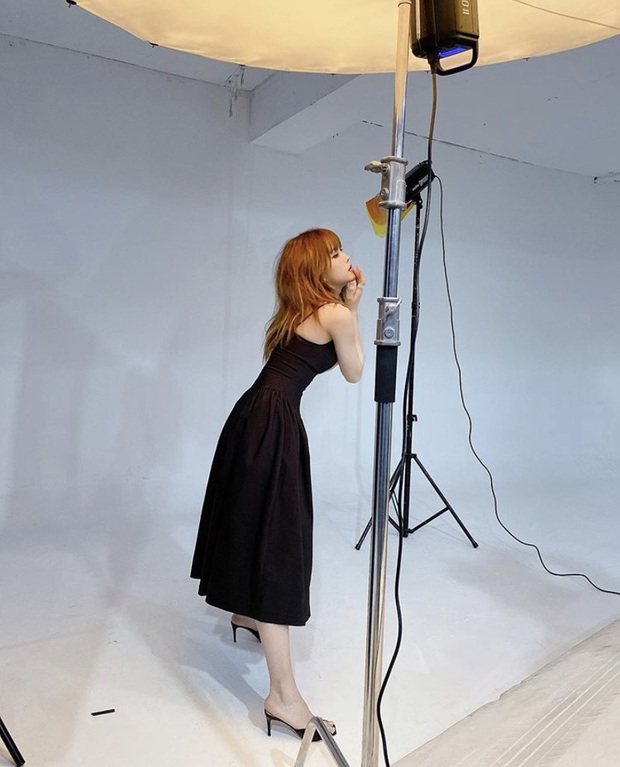 Thiều Bảo Trâm khoe ảnh đẹp hậu trường, vòng 1 cực khủng căng tràn nhưng sao nhìn cứ sai sai - Ảnh 4.