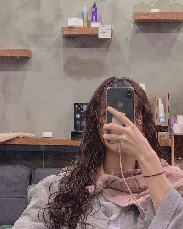 Ai cũng có một thời trẻ dại: Sau n lần tẩy tóc đến xác xơ thì mình nghiệm ra rằng để tóc đen là đẹp nhất - Ảnh 3.